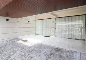 Sobrado com 4 Quartos à venda, 243m²