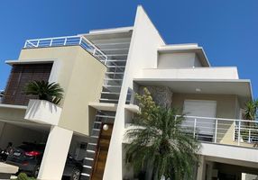Casa com 5 Quartos à venda, 384m²