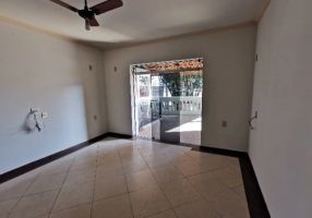 Sobrado com 3 Quartos para venda ou aluguel, 234m²