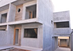 Sobrado com 3 Quartos à venda, 107m²