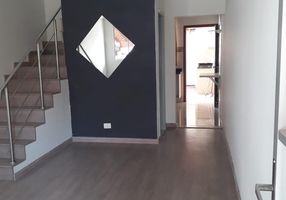Casa de Condomínio com 2 Quartos à venda, 70m²