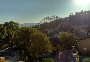 Casa de Condomínio com 3 Quartos à venda, 235m²