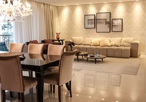 Apartamento com 4 Quartos à venda, 240m²