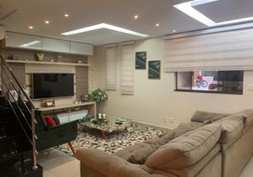 Casa de Condomínio com 3 Quartos à venda, 215m²