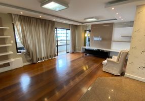 Apartamento com 4 Quartos à venda, 245m²