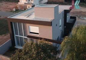 Casa de Condomínio com 4 Quartos à venda, 342m²