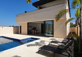 Casa de Condomínio com 3 Quartos à venda, 307m²