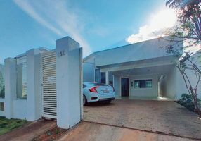 Casa de Condomínio com 3 Quartos à venda, 250m²