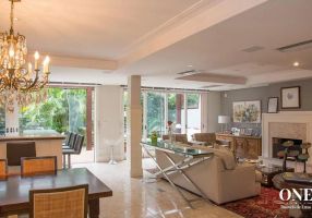 Casa de Condomínio com 4 Quartos para venda ou aluguel, 520m²