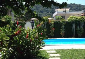 Casa com 6 Quartos à venda, 225m²
