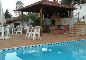 Casa de Condomínio com 4 Quartos para venda ou aluguel, 500m²