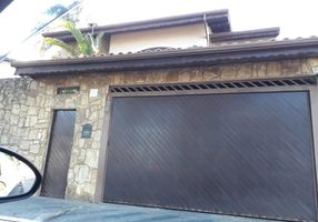 Sobrado com 3 Quartos à venda, 306m²