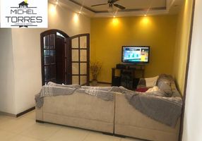 Casa com 4 Quartos à venda, 220m²