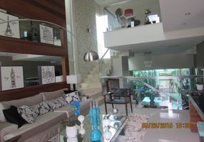 Casa de Condomínio com 3 Quartos à venda, 292m²