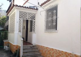 Casa com 2 Quartos à venda, 64m²
