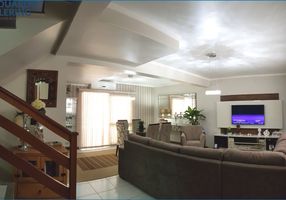 Casa de Condomínio com 3 Quartos à venda, 127m²