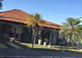 Casa com 4 Quartos à venda, 950m²