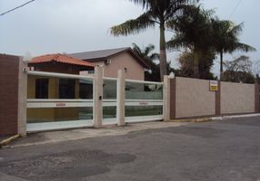 Casa com 3 Quartos para alugar, 115m²