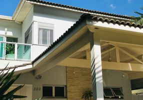 Casa com 4 Quartos à venda, 383m²