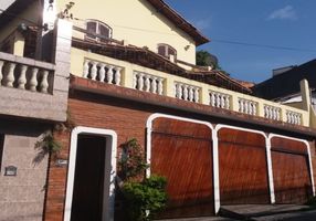 Sobrado com 4 Quartos à venda, 252m²