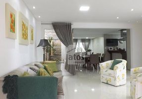 Casa com 3 Quartos à venda, 260m²