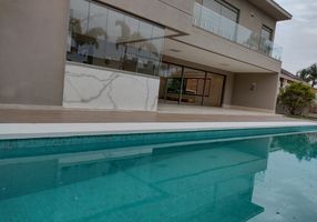 Casa com 5 Quartos à venda, 716m²