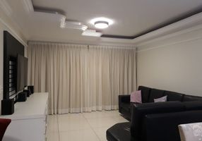 Apartamento com 4 Quartos à venda, 161m²