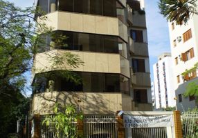 Apartamento com 4 Quartos para alugar, 220m²