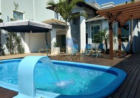 Casa com 4 Quartos para alugar, 140m²