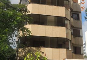 Apartamento com 4 Quartos para alugar, 220m²