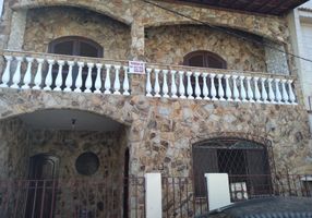 Casa de Condomínio com 4 Quartos à venda, 174m²