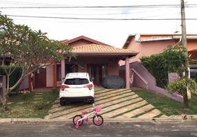 Casa de Condomínio com 3 Quartos à venda, 163m²