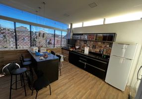 Casa de Condomínio com 3 Quartos à venda, 167m²