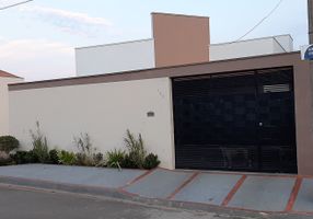 Casa com 3 Quartos à venda, 82m²