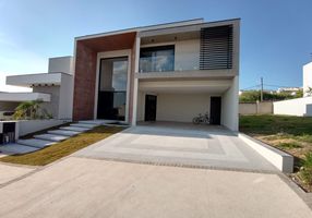Casa de Condomínio com 4 Quartos à venda, 358m²