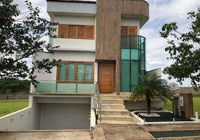 Casa de Condomínio com 3 Quartos à venda, 245m²