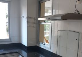 Apartamento com 3 Quartos para alugar, 93m²