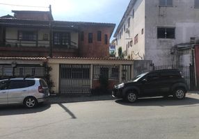 Casa com 4 Quartos à venda, 140m²