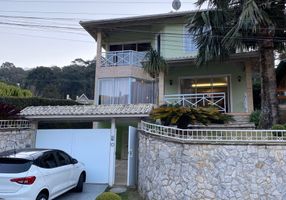 Casa de Condomínio com 4 Quartos à venda, 247m²