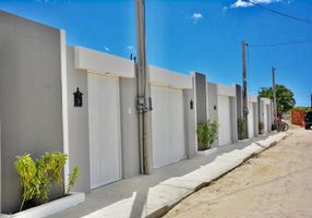 Casa com 2 Quartos à venda, 77m²