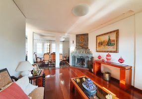 Casa com 6 Quartos à venda, 350m²