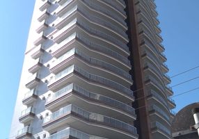 Apartamento com 3 Quartos para alugar, 169m²