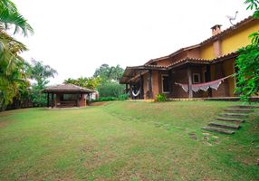 Casa de Condomínio com 4 Quartos para alugar, 650m²