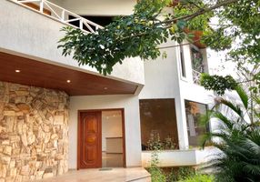 Sobrado com 5 Quartos à venda, 534m²