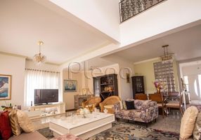 Casa com 4 Quartos para alugar, 396m²