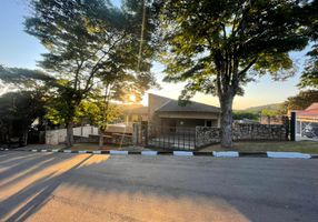 Casa de Condomínio com 5 Quartos à venda, 450m²