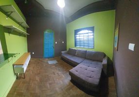 Casa com 2 Quartos para alugar, 80m²