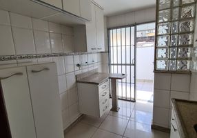 Apartamento com 3 Quartos para alugar, 133m²