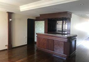 Apartamento com 4 Quartos para alugar, 229m²