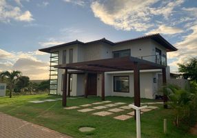 Casa de Condomínio com 4 Quartos para alugar, 300m²